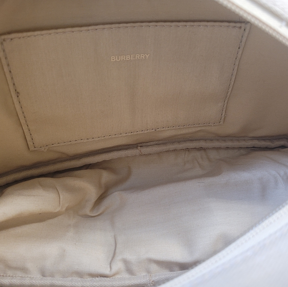 - Burberry Pouch - Picture 10 of 10